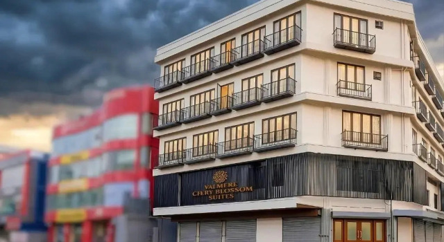 Valmere Chery Blossom Suites, Book Hotel Hoteller i Shillong med parkering, Parkering
