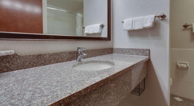 Номер Superior Drury Inn & Suites St. Louis Forest Park