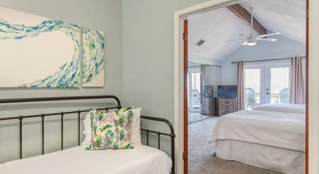 Коттедж Ocean Spray Beach House