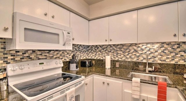 Апартаменты Sleek Phoenix Condo: Walk to Biltmore Fashion Park