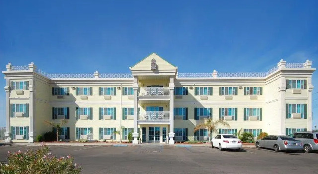 Полулюкс Best Western El Centro Inn