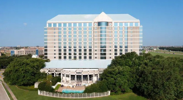 Номер Standard Renaissance Dallas North Hotel