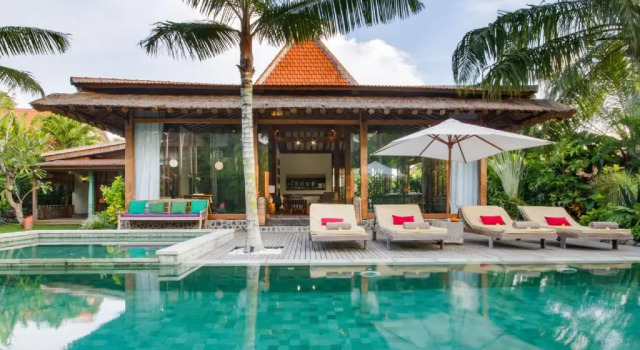 Вилла с 2 комнатами Desa Roro Estate by Villa Finder