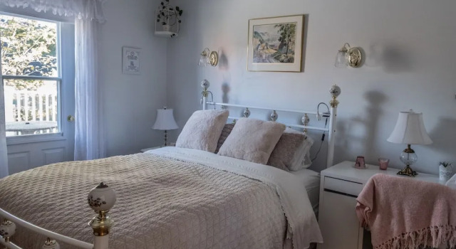 Une Fleur au Bord de l'Eau, Book Guesthouse Hotels in Eastern Townships with a Pool, Swimming Pool