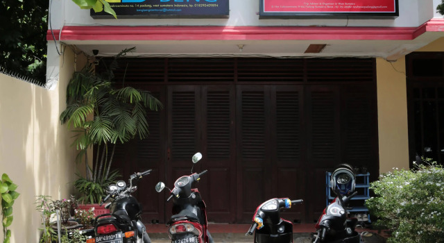 New House Padang, Boek Hotel Padang 