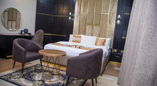 Modelo Hotel and Suites
