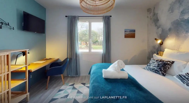 Standard Double room with pool view LA PLANETTE