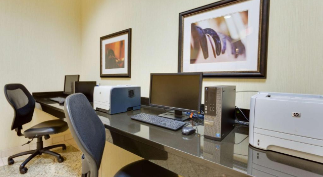 Drury Inn & Suites St Joseph, Prenota Hotel Hotel a Missouri con piscina, Piscina
