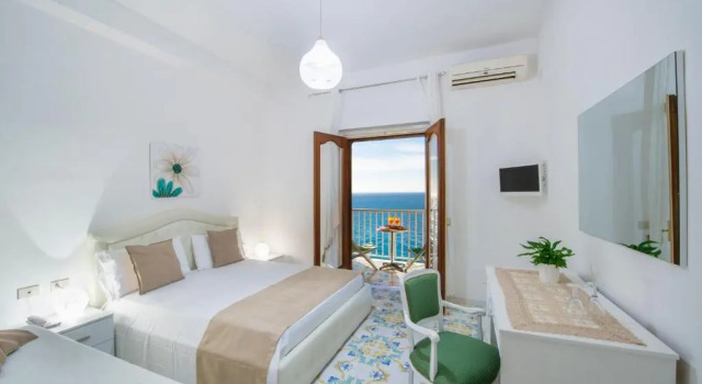 Четырёхместный номер Standard с видом на море Hotel Villa Bellavista