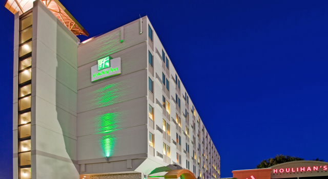 Holiday Inn Manhattan at the Campus by IHG