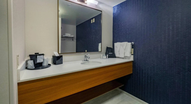 Двухместный люкс с 2 комнатами Fairfield Inn & Suites by Marriott Hazleton