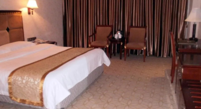 Shengshi Jinhua Hotel, Rezerwuj Hotel Hotele w Shenzhen z parkingiem, Parking