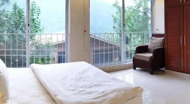 Номер Deluxe Whispering Pines Hotel & Residences