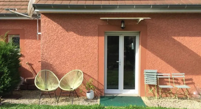 Maison a la campagne à 2 km du circuit de Bresse, Rezervasyon Otel  