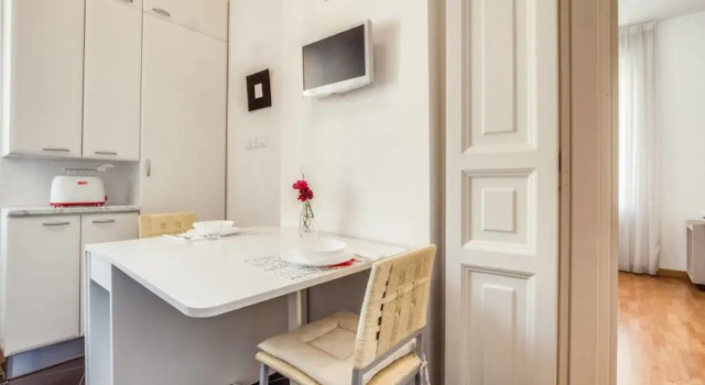 Bright and Modern 2 bed Flat Near San Giovanni