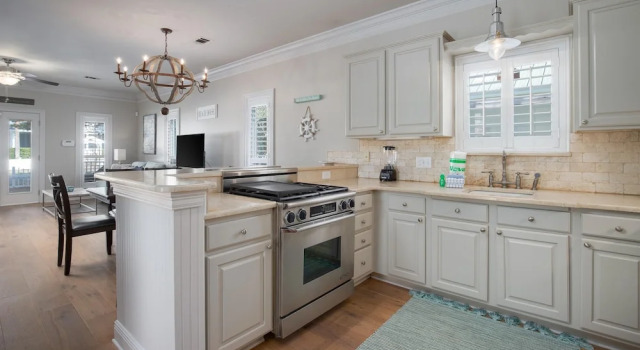 Sea Brees Crystal Shores, Rezerwuj Hotel Hotele w Emerald Coast z parkingiem, Parking