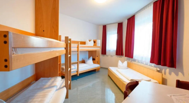 Кровать в общем номере Jugend- und Familiengästehaus Klagenfurt