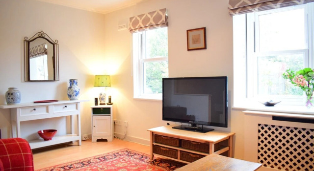 3 Bedroom House in Battersea Accommodates 5