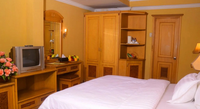 Dhaksina Hotel, Rezerwuj Hotel Medan Sumatra