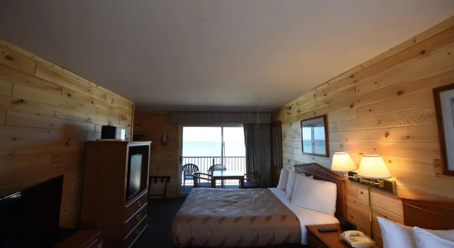 Номер Standard Quality Inn & Suites Mackinaw City Beachfront