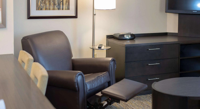 Четырёхместный люкс c 1 комнатой Sonesta Simply Suites Naperville Warrenville