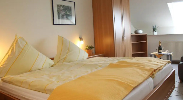 Traberhof - Landurlaub in seiner schönsten Form - freies Reiten inbegriffen - Hunde willkommen - Sauna im Haus - Kanuverleih - tolle Radwege - Deich in Sichtweite, Book Hotel Wangerland-Frederikensiel Wangerland
