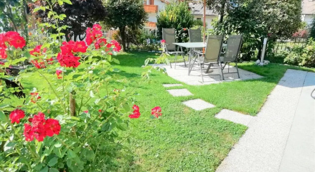 Апартаменты с 2 комнатами Moderno appartamento con giardino