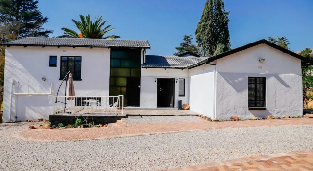 The Crib Guesthouse house, Забронировать Отель Отели Йоханнесбург 3 звезды, рядом с Ferndale Village Shopping Centre, 3*