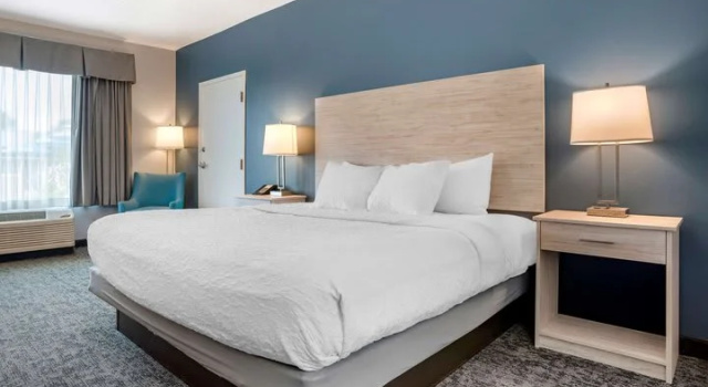 Run of House Best Western Navarre Waterfront