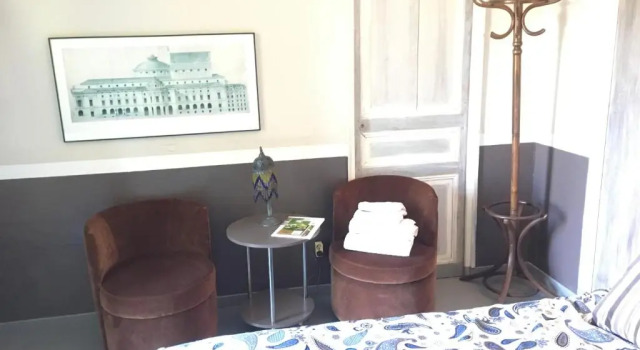 En Bord de Seine, Book Hotel  