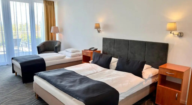Трёхместный номер Standard с видом на бассейн Holiday Resorts