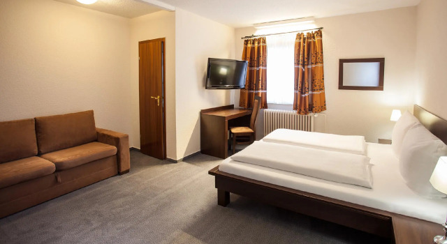 Четырёхместный номер Standard Norderstedter Hof by Centro Comfort