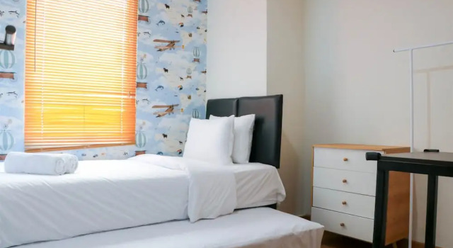 Апартаменты Warm And Homey 2Br At Sentraland Cengkareng Apartment