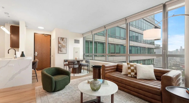 Коттедж Brand-new 3BR City Views Prime West Loop Spot