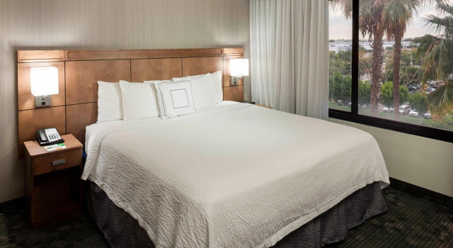 Двухместный люкс Executive c 1 комнатой Courtyard by Marriott Cypress Anaheim / Orange County