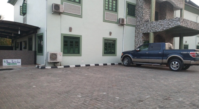 Dionzec Hotel & Suites