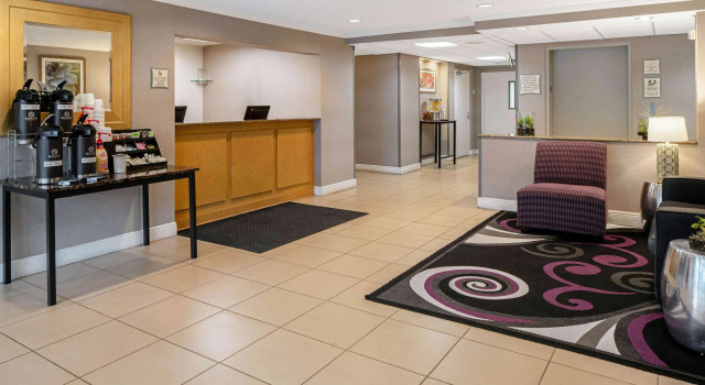 La Quinta Inn & Suites by Wyndham Naples East (I-75)