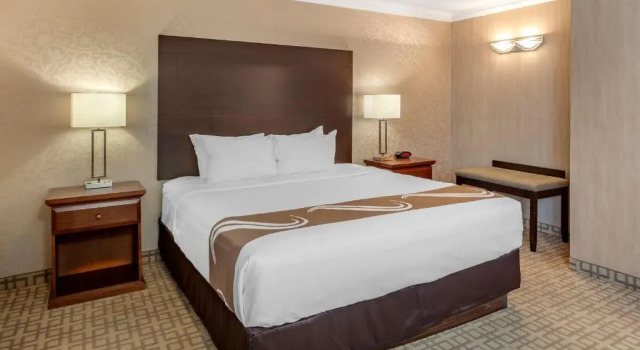 Люкс Superior Quality Inn & Conference Centre