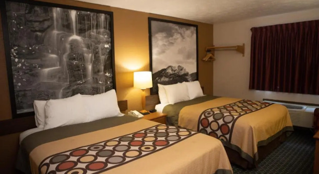 Четырёхместный номер Standard Super 8 by Wyndham Fairmont