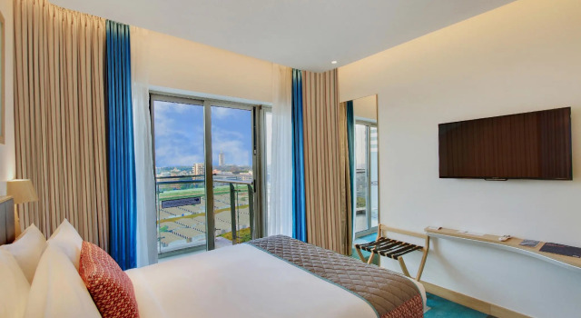 Двухместный номер Standard с балконом Holiday Inn Bengaluru Racecourse by IHG