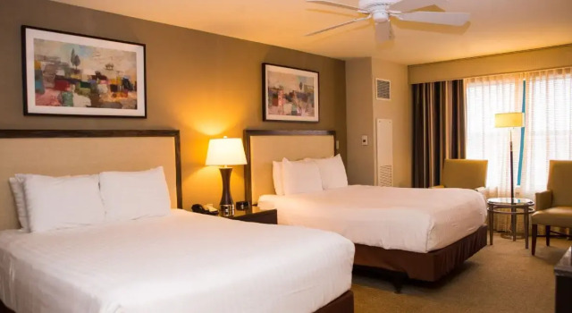 Четырёхместный номер Deluxe Isle Casino Hotel Bettendorf - A Caesars Rewards Destination