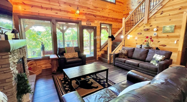 South Side Serenity 2 Bedroom Cabin by RedAwning