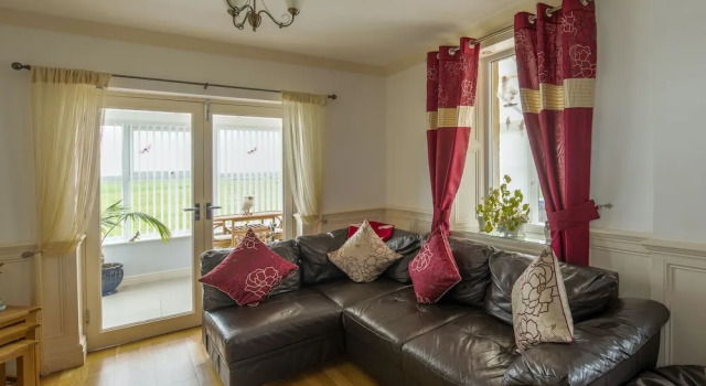 Cottage - Sleeps 5 - Hot Tub - Garden - Parking