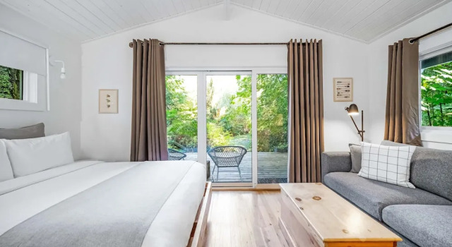Студия Sunwolf Riverside Cabins