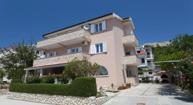 Apartments Hrgovcic, Prenota Appartamento Hotel a Isole Quarnerine con parcheggio, Parcheggio