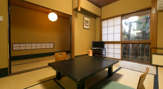 Camera Japanese-Style with Futons Gion Yoshiima