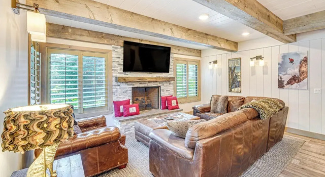 Cozy Sun Valley Townhome w/ Mountain Views!
