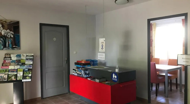 Коттедж с 2 комнатами Spacious villa with garden and pool