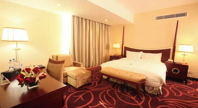 Люкс Royal Dhaka Regency Hotel & Resort