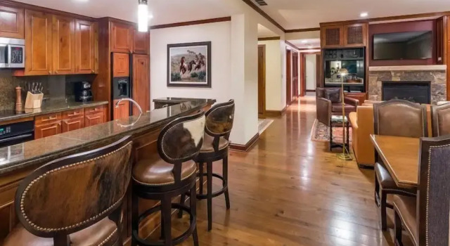 Three Bedroom Residence, Buchen Sie Ferienwohnung Aspen Aspen-Snowmass, in der Nähe von Five Trees